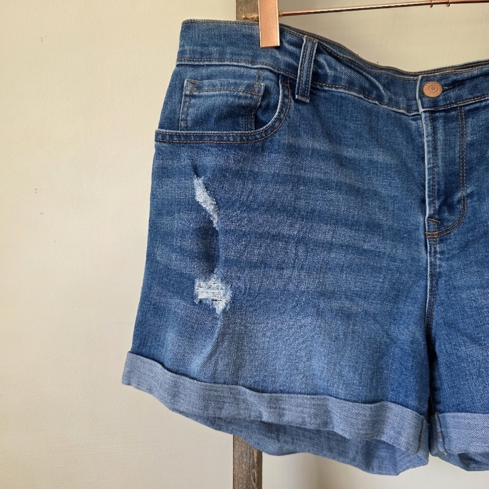 ⭐️40% Off⭐️ Old Navy The Drew Distressed Denim Shorts in Blue Palo - Picture 2 of 13